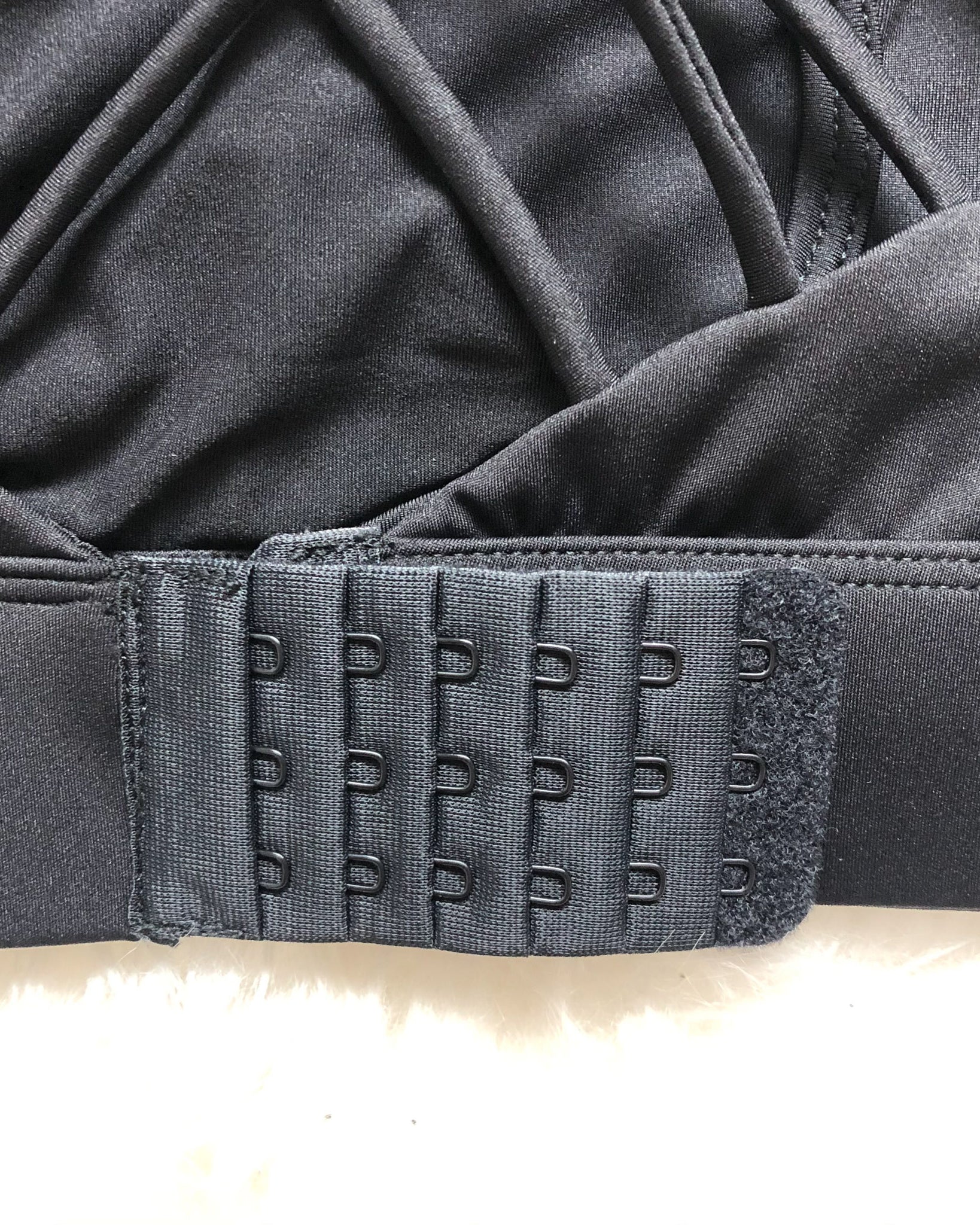 Océane 3 Nursing sports Bra, medium impact, hands free pumping, black, strappy back, adjustable back closure, black - Sweat and Milk