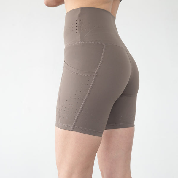 Reveal Ultra High-Rise Postpartum Compression Biker Short 7'' (Noir) in Nomad