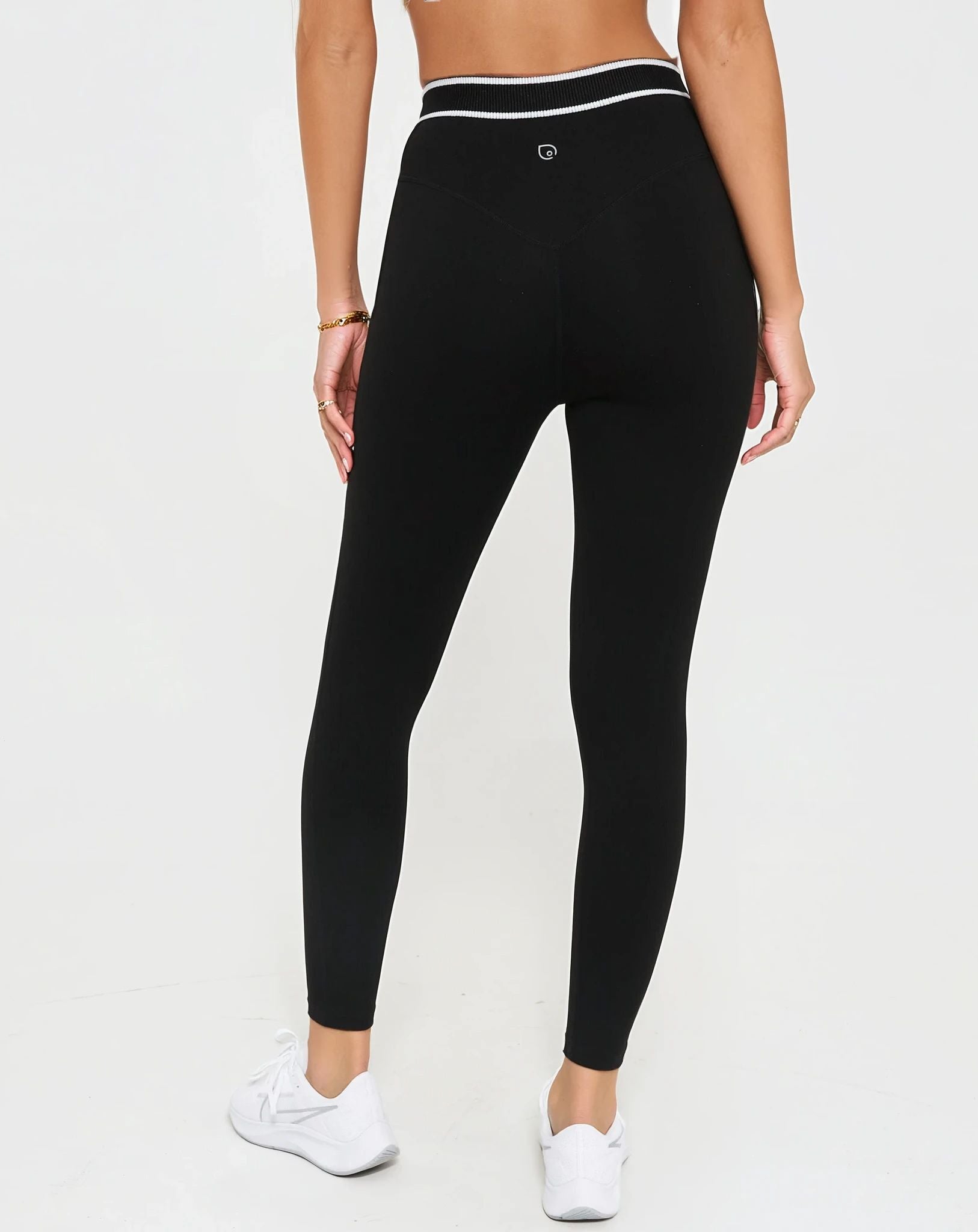 postpartum legging tummy control_back shot