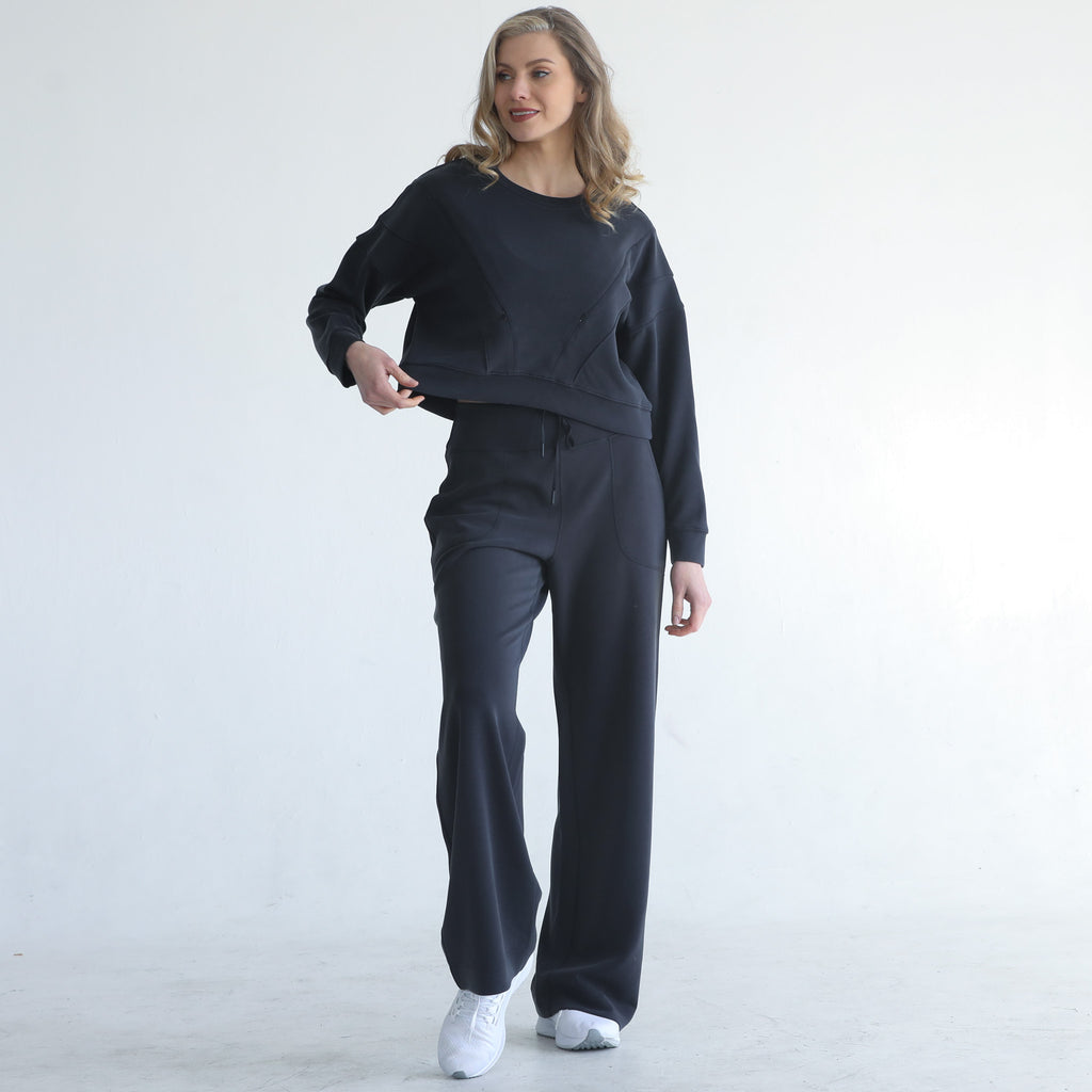 Wide legged pants, Sweat and Milk