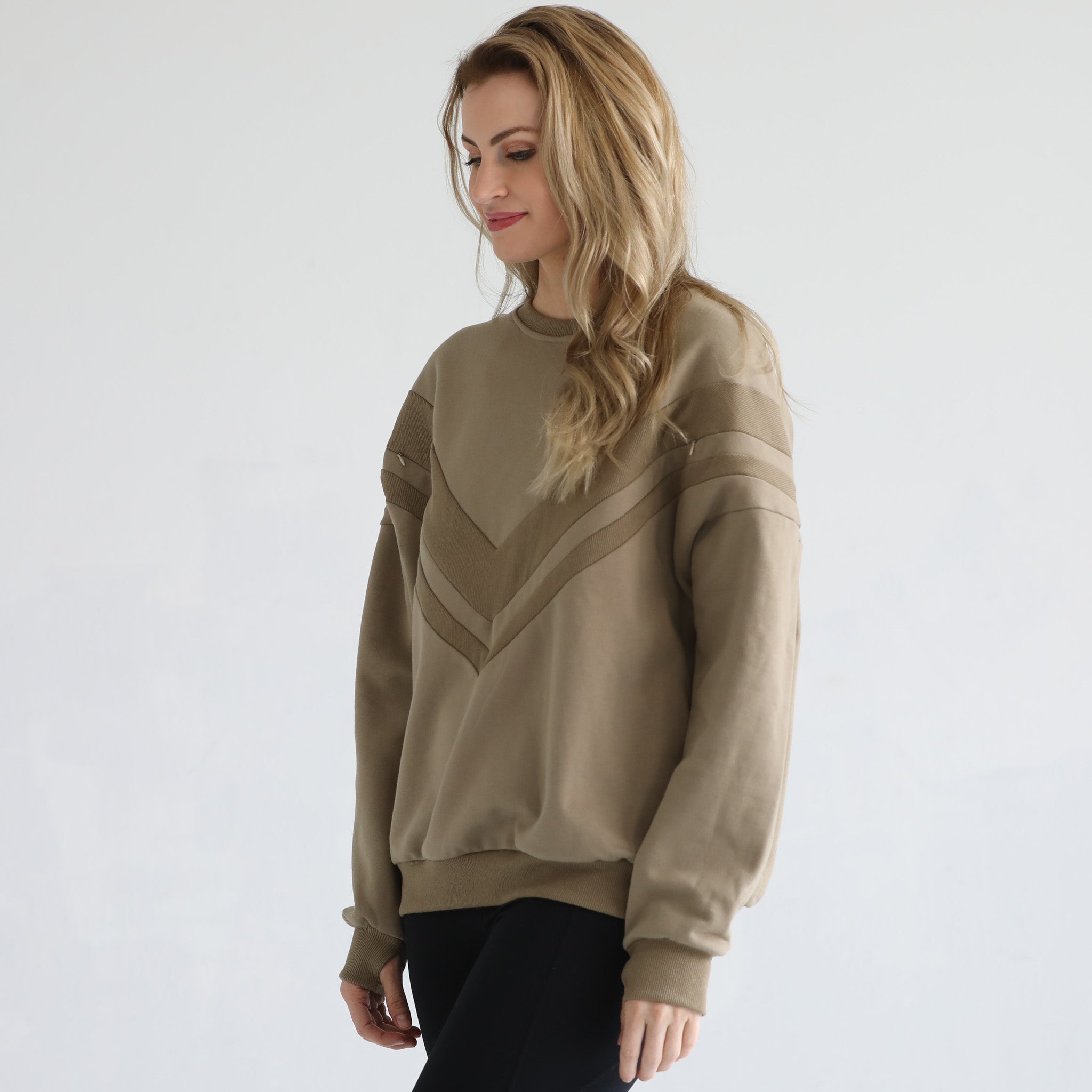 Oversized nursing sweatshirt with zippers, sweat and milk