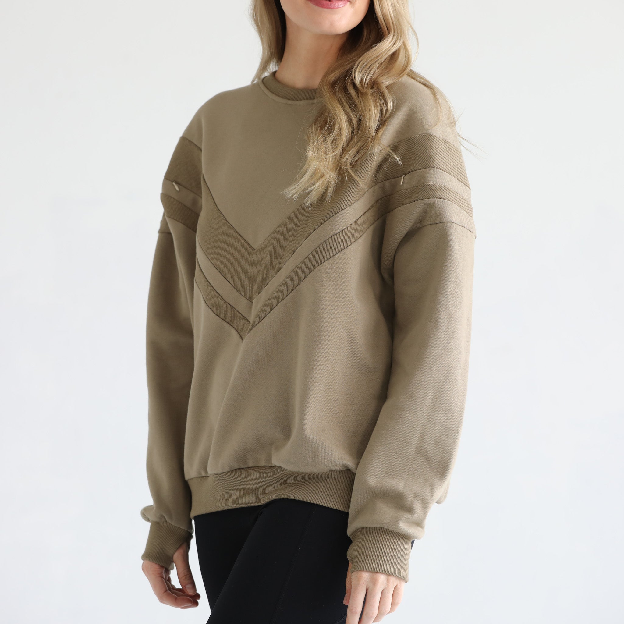 Oversized nursing sweatshirt with zippers, sweat and milk