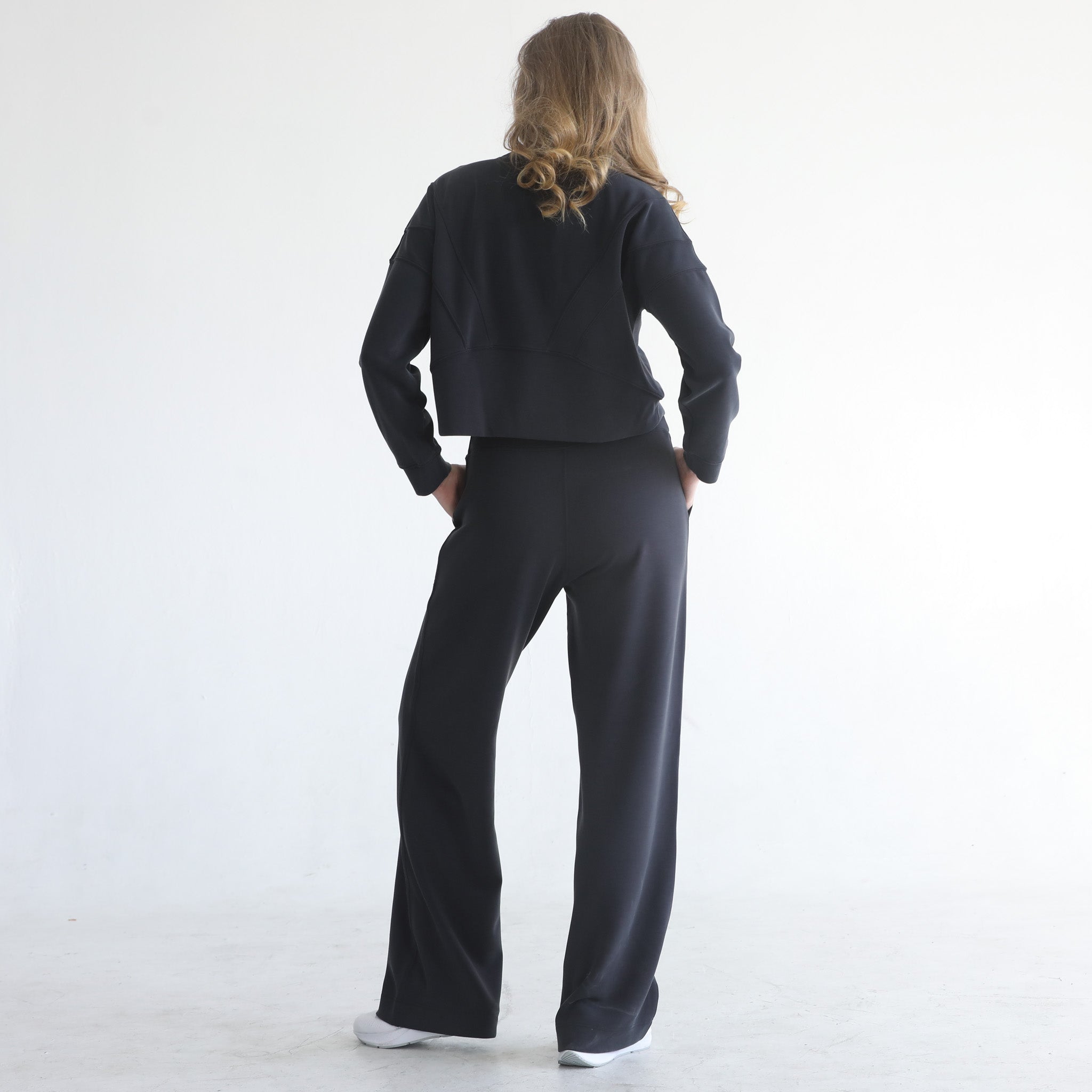 Wide legged pants, Sweat and Milk