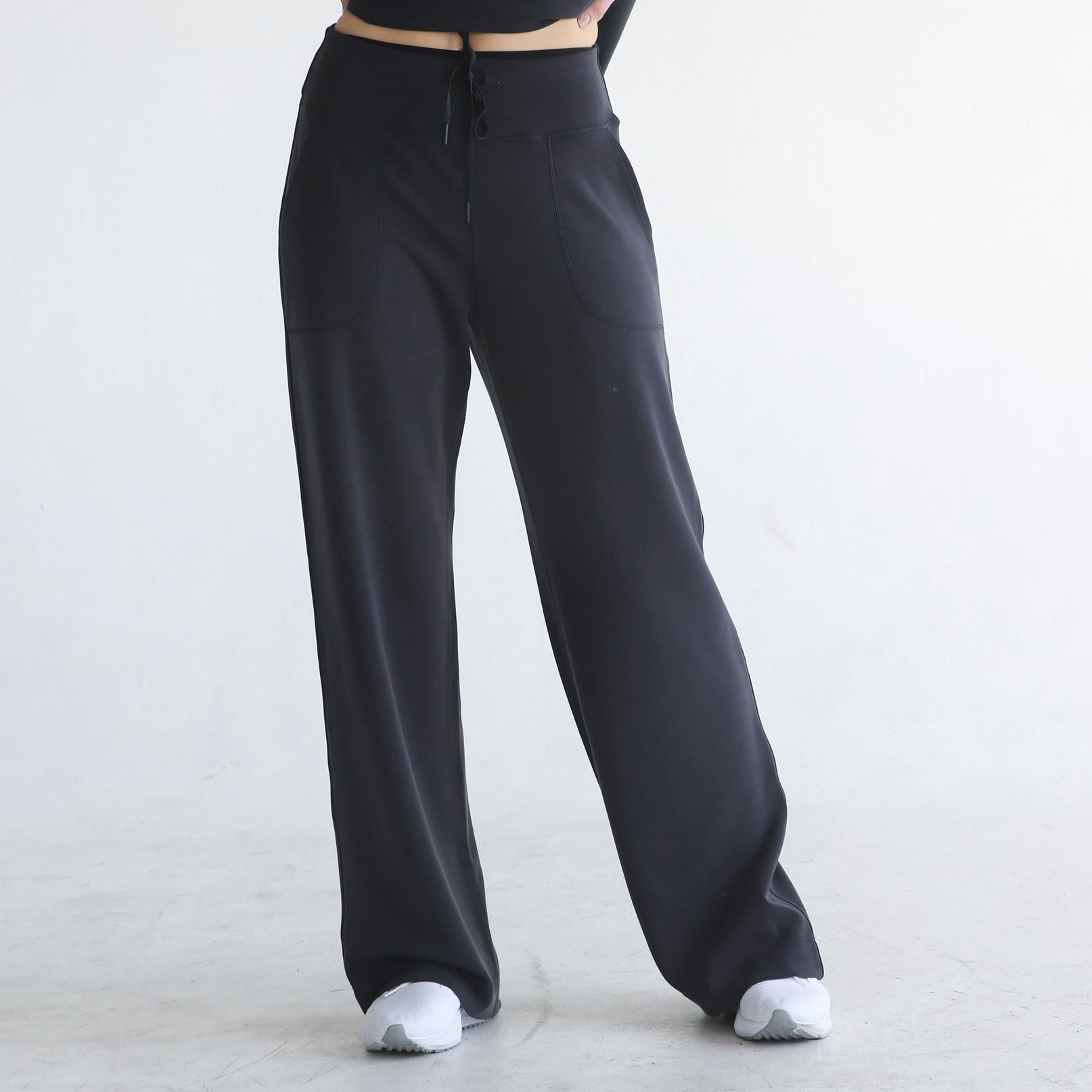 Lyah Softstreme high-waisted wide-leg pants in Noir