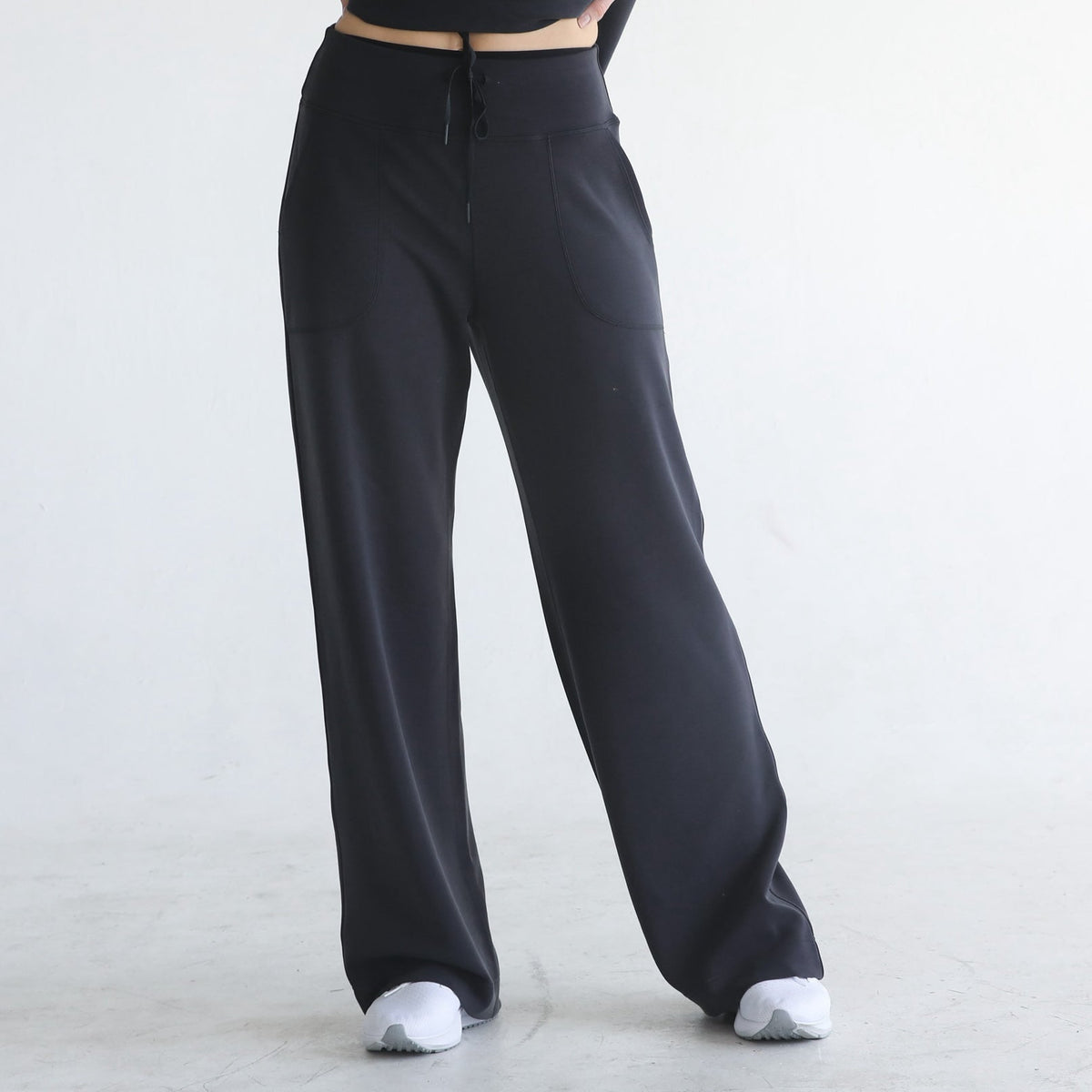 Lyah Softstreme high-waisted wide-leg pants in Noir