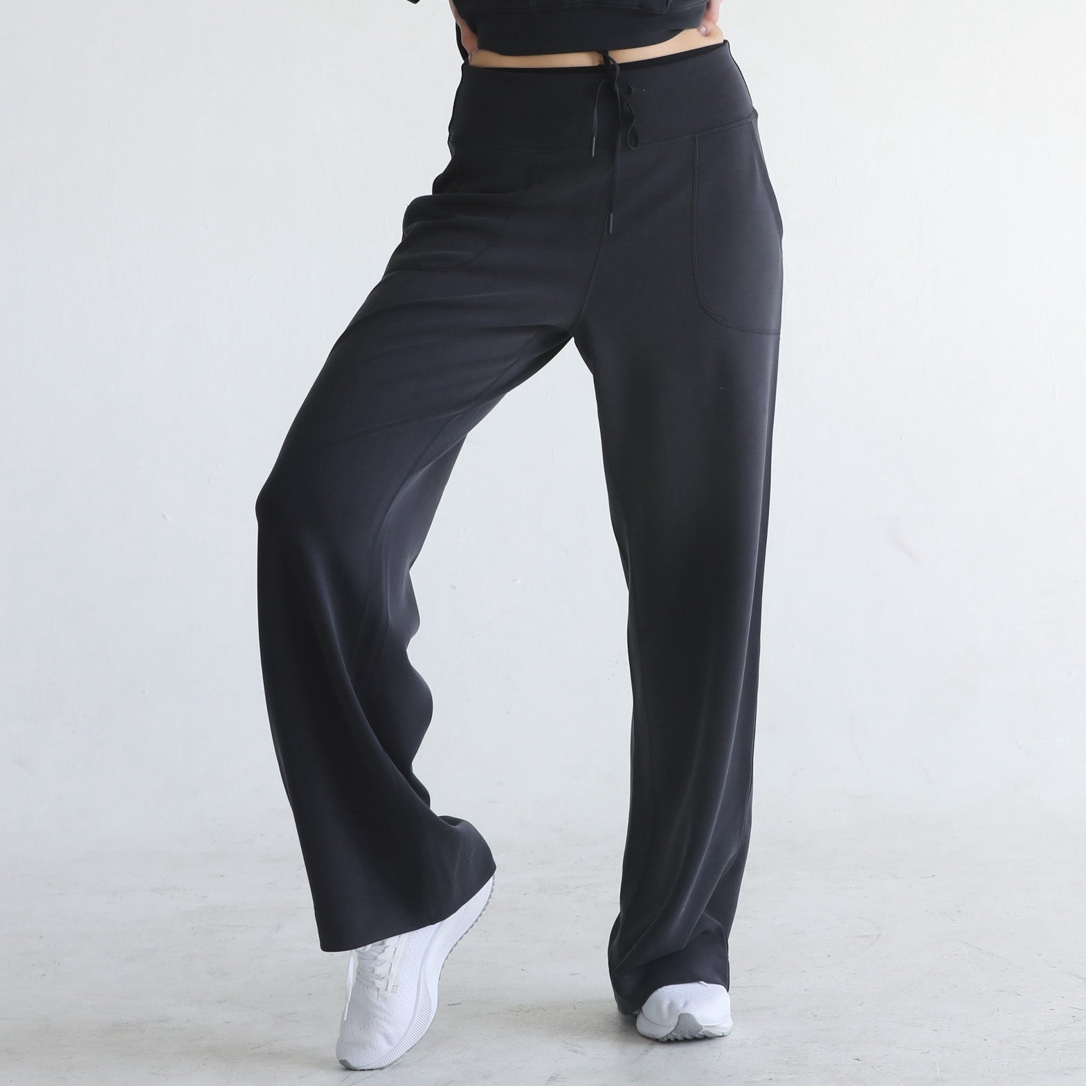 Wide legged pants, Sweat and Milk