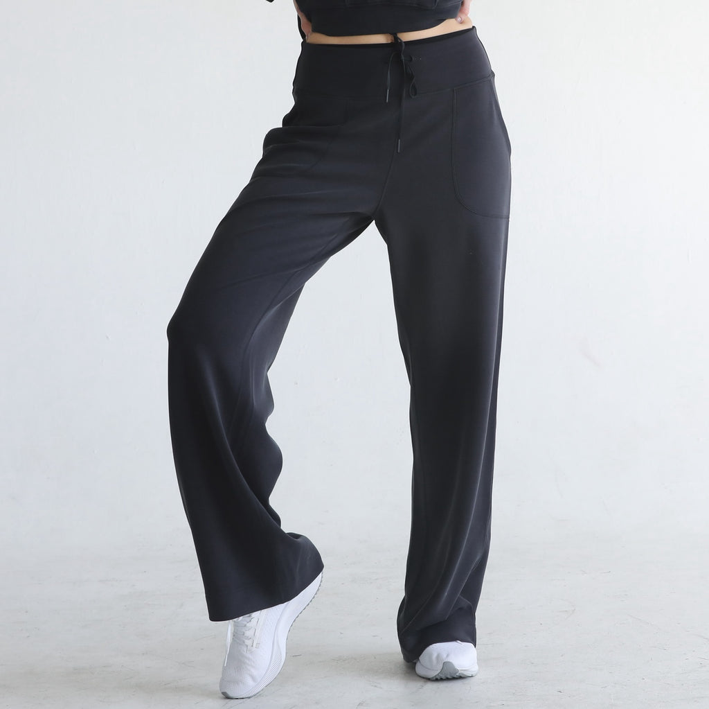 Wide legged pants, Sweat and Milk