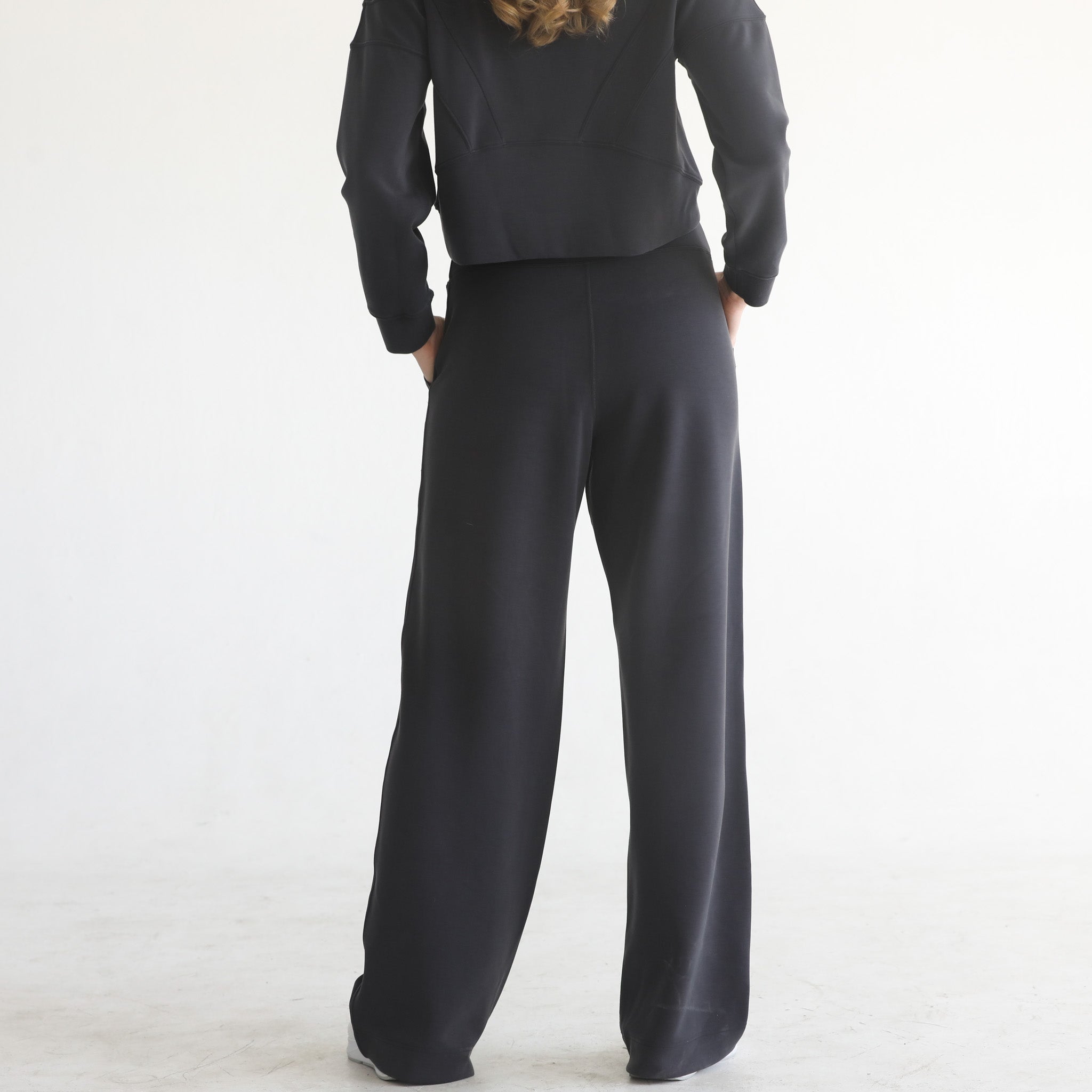 Wide legged pants, Sweat and Milk