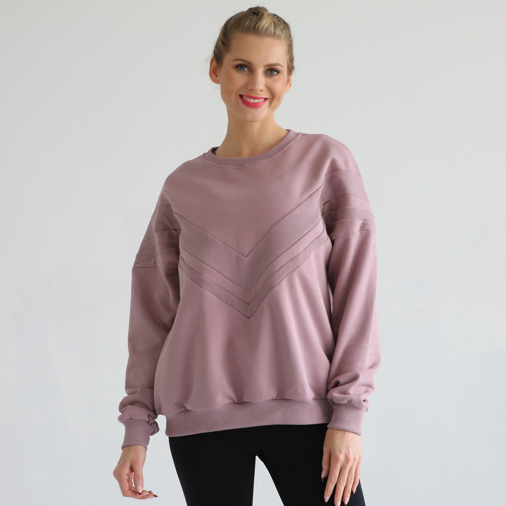 Oversized nursing pregnancy sweatshirt with zippers, sweat and milk
