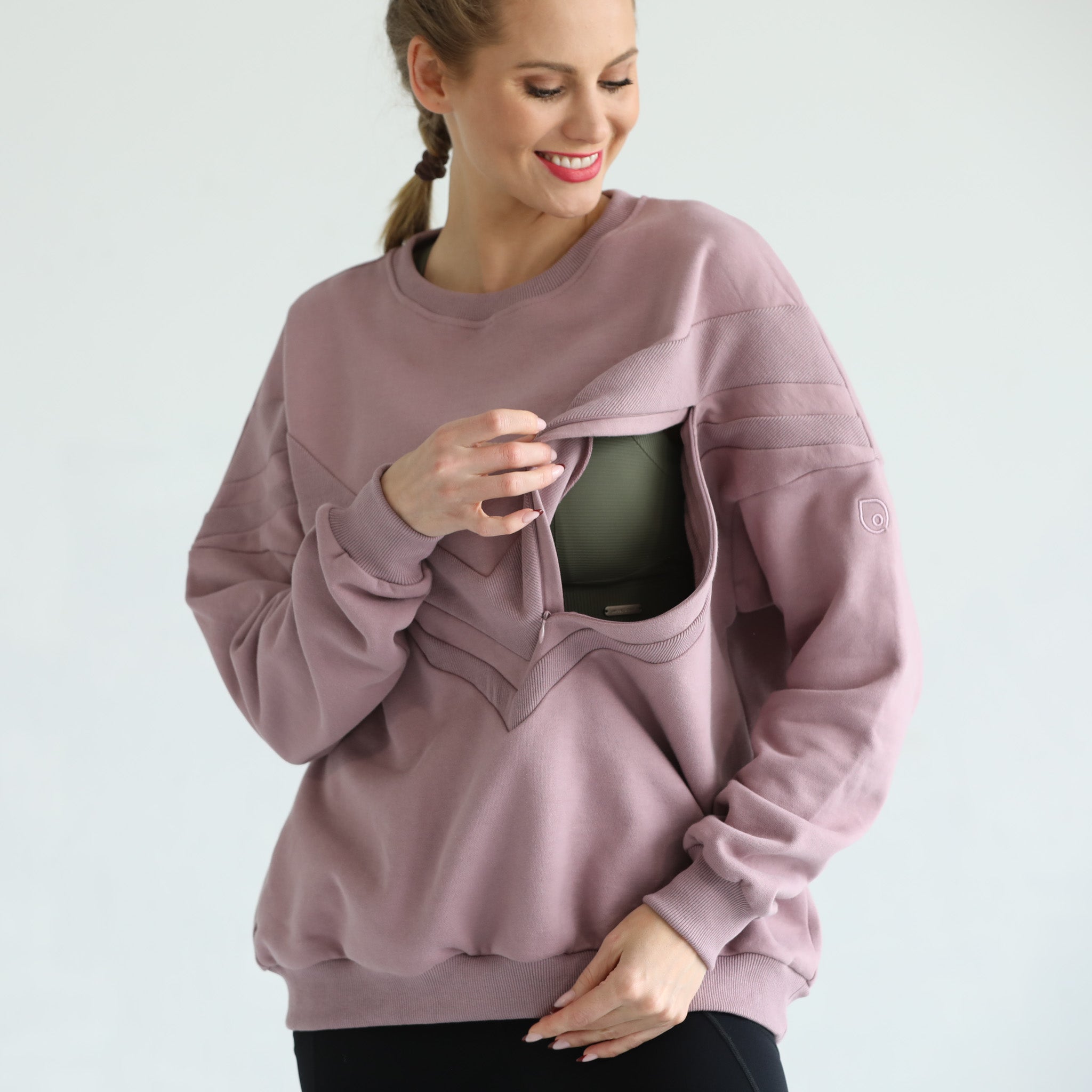 Oversized nursing pregnancy sweatshirt with zippers, sweat and milk