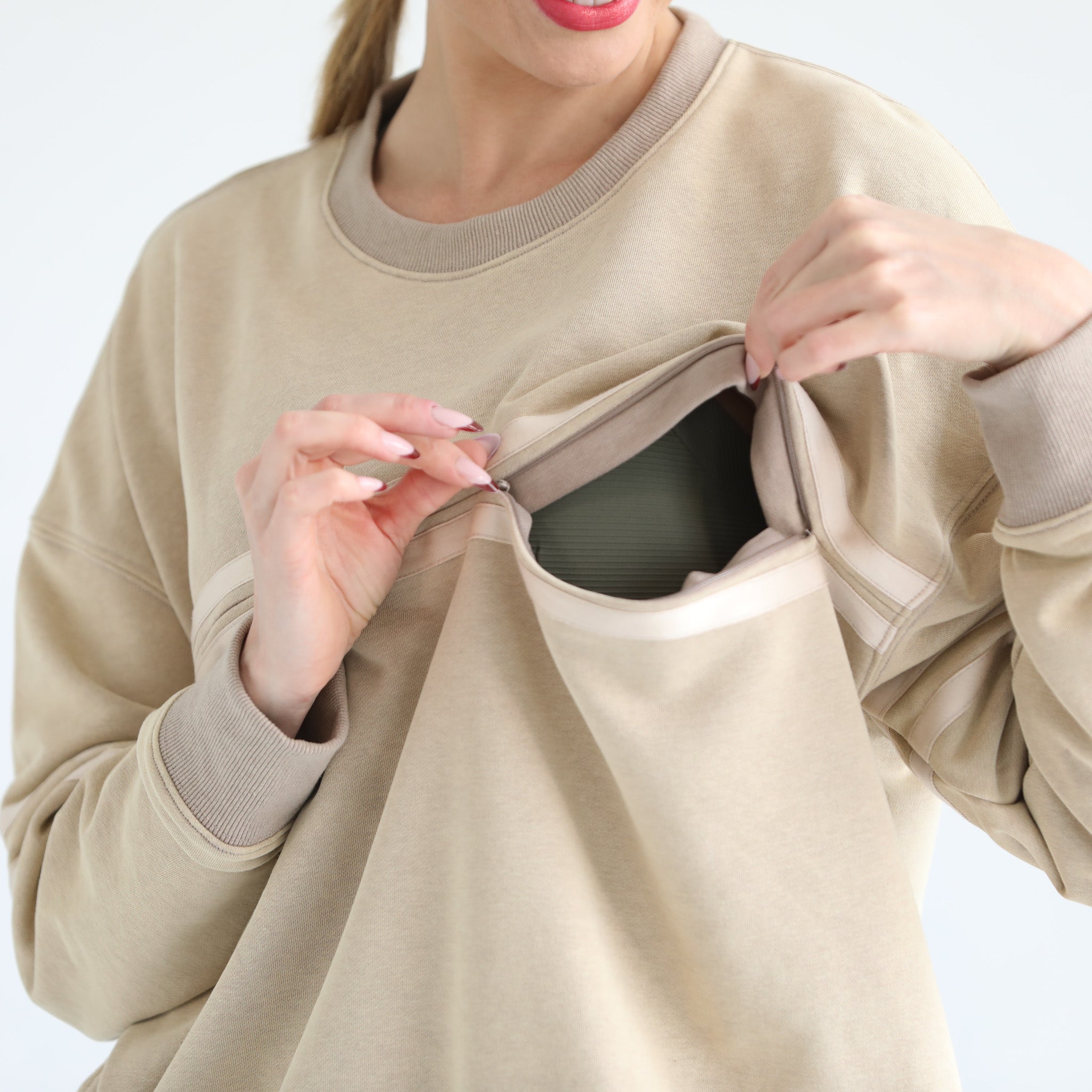 Sloucy oversized nursing sweatshirt with zippers and pockets, sweat and milk