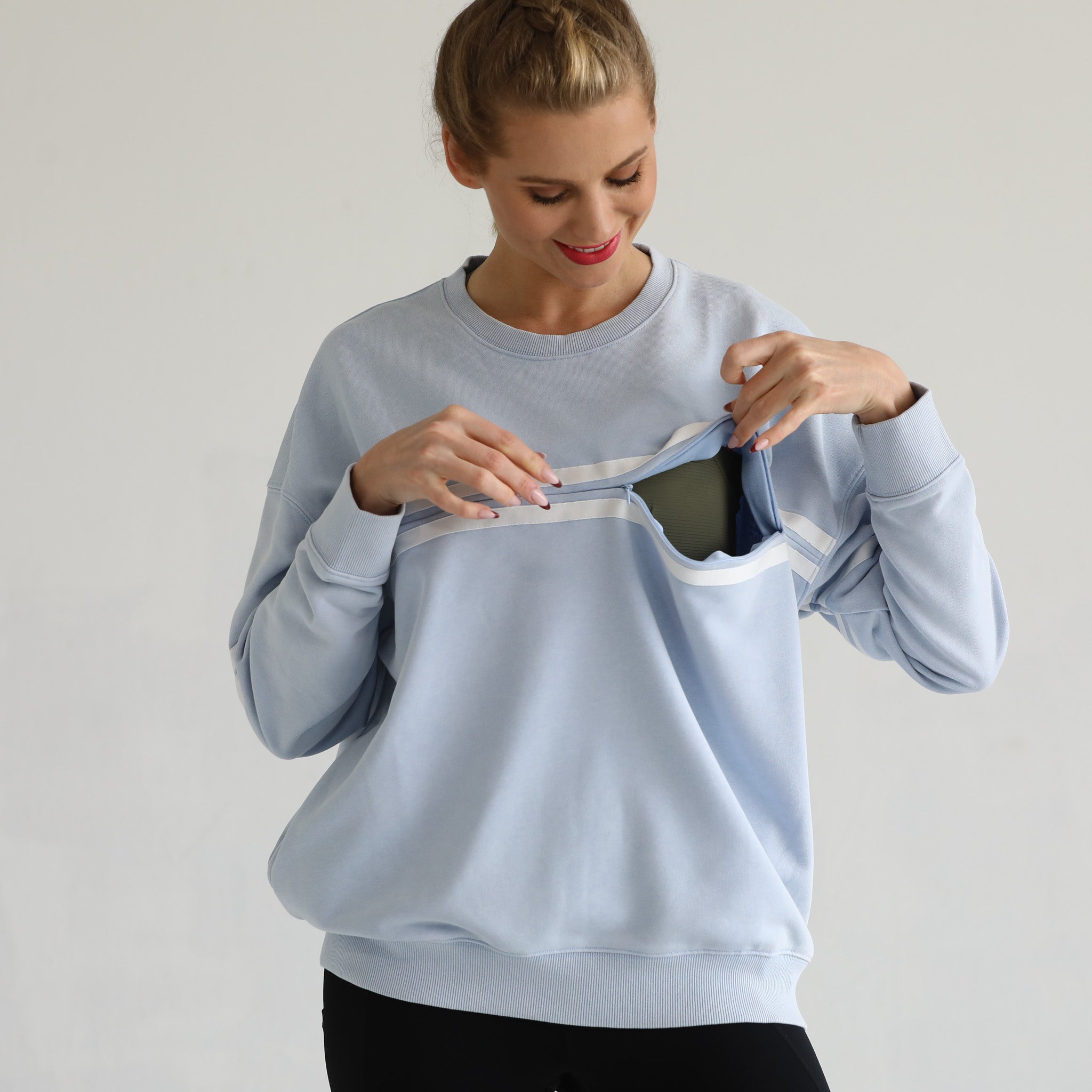 Sloucy oversized nursing sweatshirt with zippers and pockets, sweat and milk