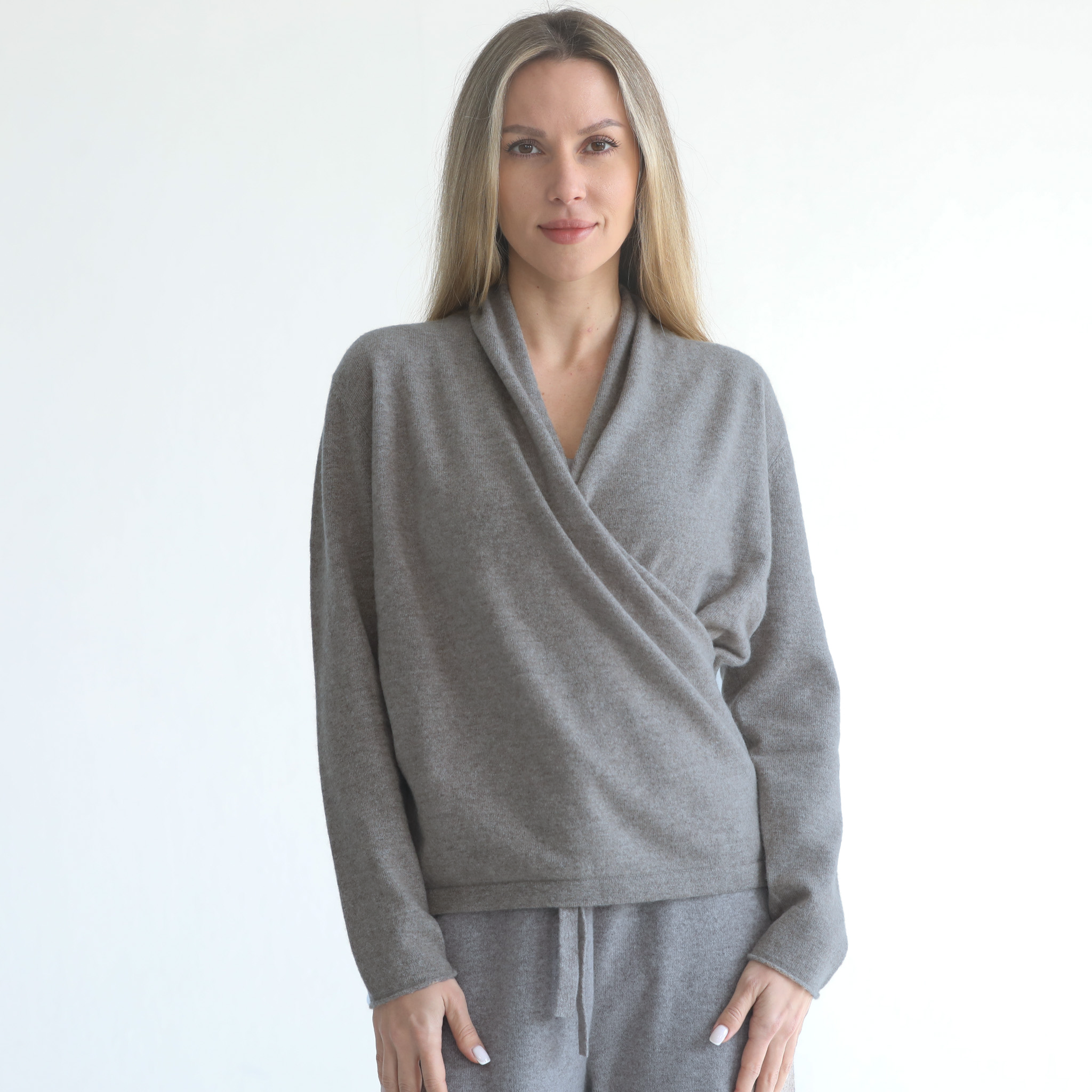 Cashmere wrap sweater for nursing, sweat and milk, front shot