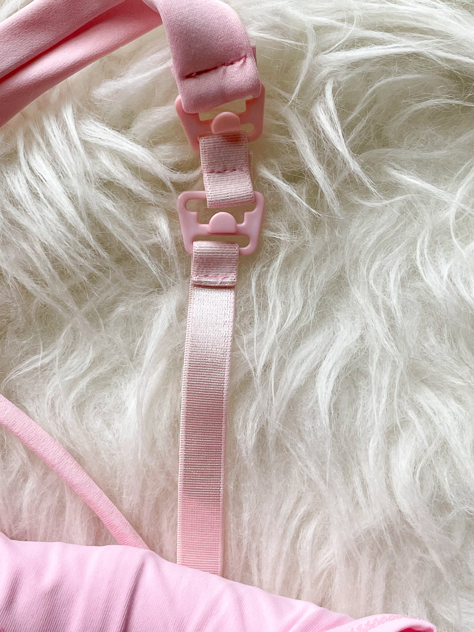 Océane 4 Nursing sports Bra, hands free pumping, blush, strappy back, adjustable, big chested, supportive
