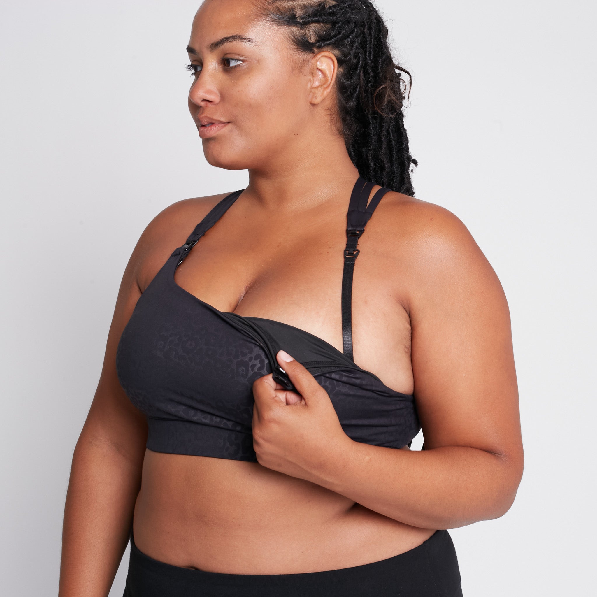Sweat and Milk Chloé 4 Running Nursing & Pumping Sports Bra, Strappy Back,  4-Row Adjustable Closure, Maternity Bra, Black Cloud, X-Small : :  Clothing, Shoes & Accessories