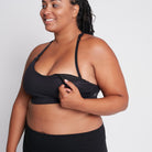 Océane 4 Nursing and pumping sports Bra, medium impact, hands free pumping, black, strappy back, adjustable back clasp - Sweat and Milk