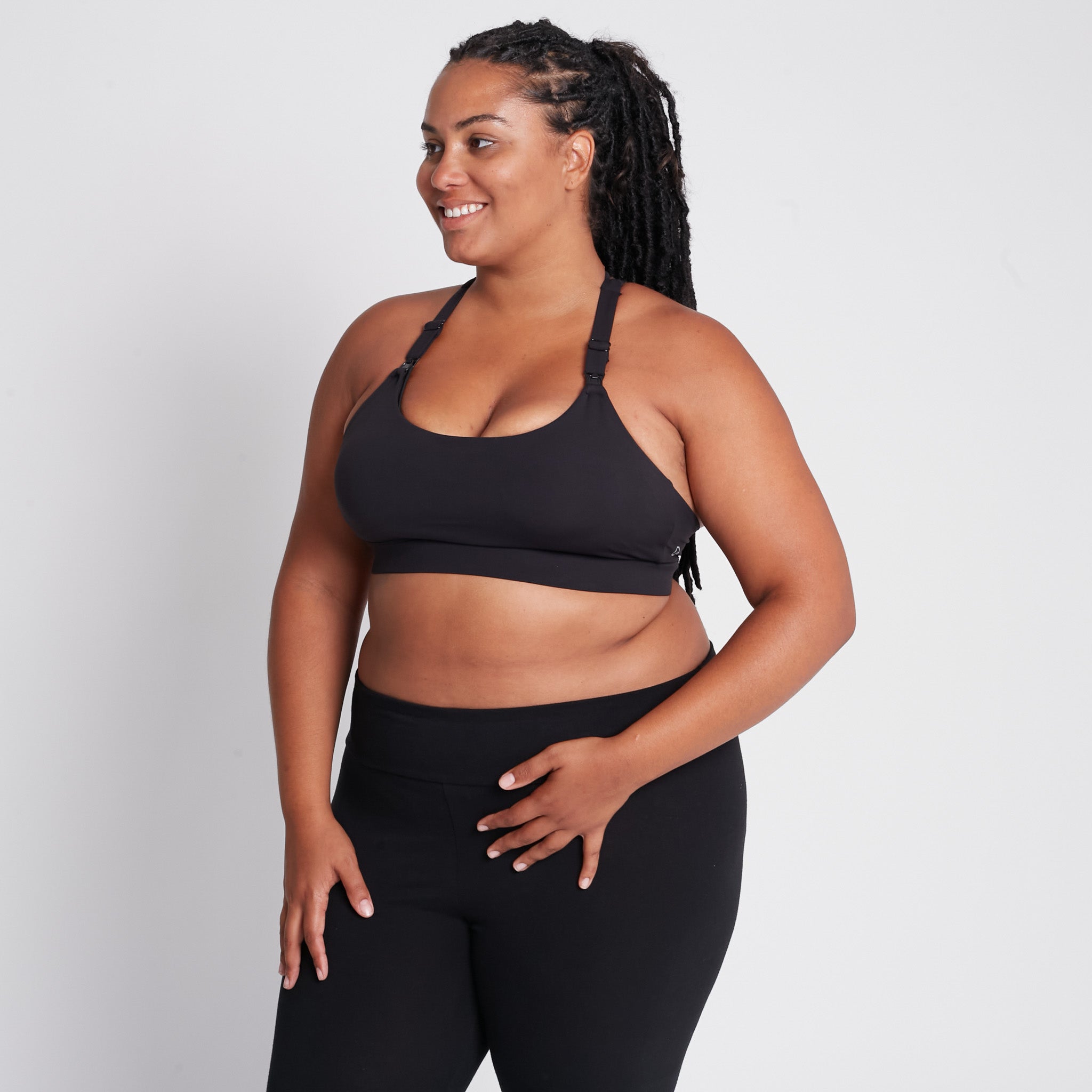 Océane 3 Nursing sports Bra, medium impact, hands free pumping, black, strappy back, adjustable back closure, black - Sweat and Milk