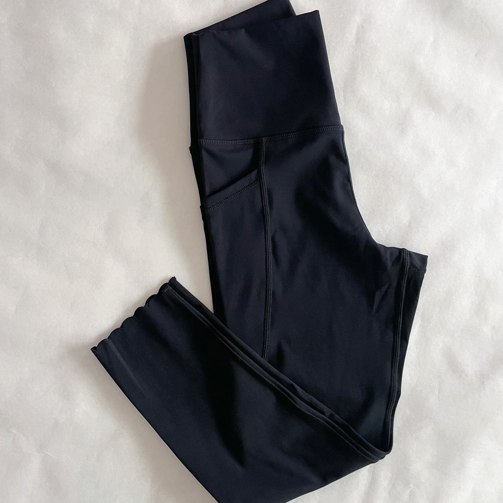 scallop legging postpartum, high waisted legging with pocket, sweat and milk