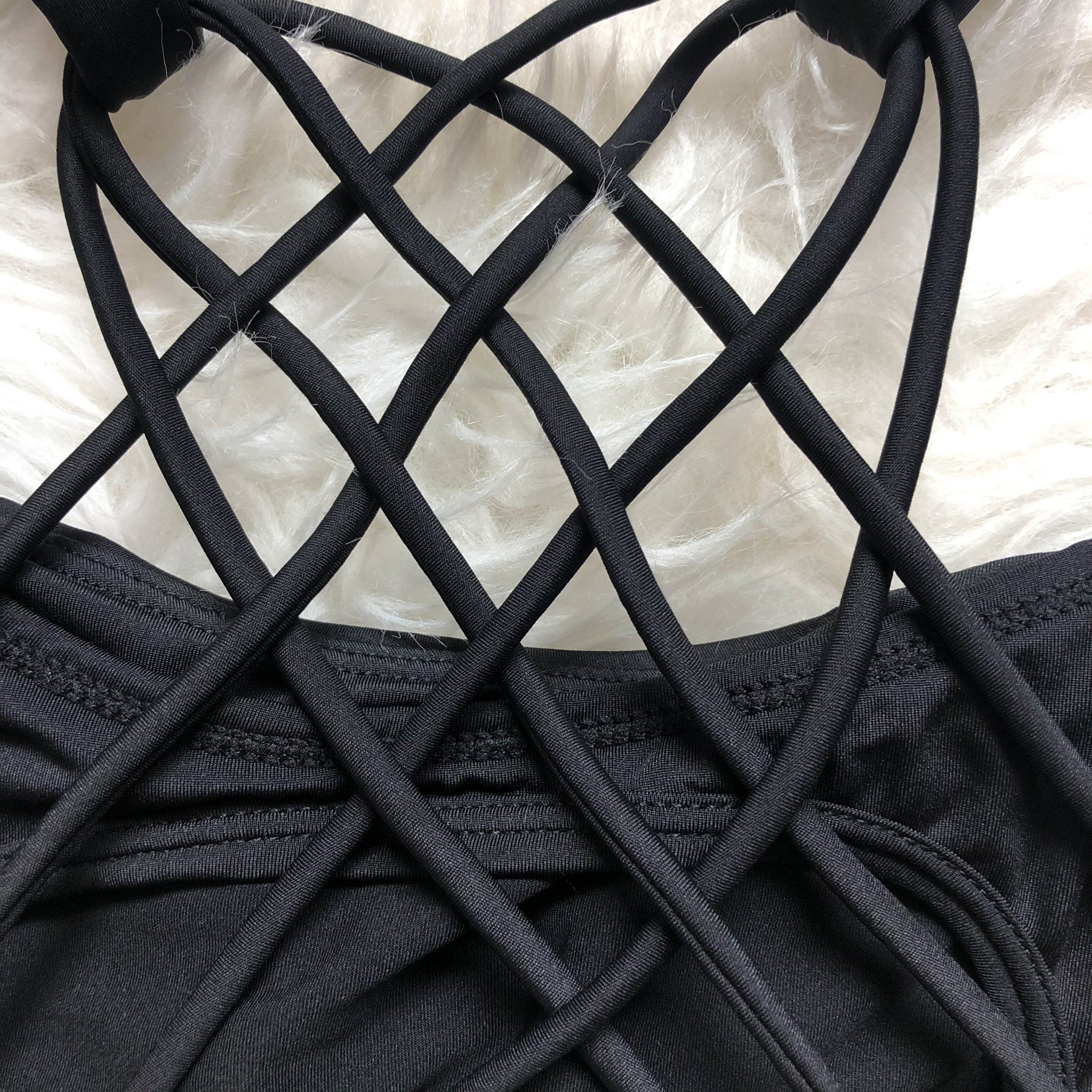 Océane 3 Nursing sports Bra, medium impact, hands free pumping, black, strappy back, adjustable back closure, black - Sweat and Milk 